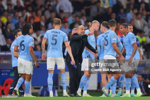 Nathan Ake of Manchester City, John Stones of Manchester City, headcoach Josep Pep Guardiola of Manchester City, Erling Haaland of Manchester City,...