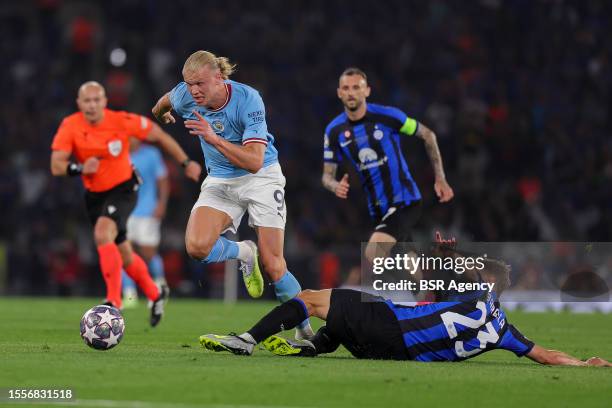 Erling Haaland of Manchester City, Nicolo Barella of FC Internazionale Milano during the UEFA Champions League Final match between Manchester City FC...