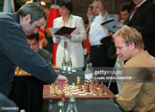 Garry kasparov chess hi-res stock photography and images - Page 2 - Alamy