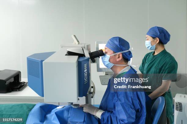 excimer laser surgery - excimer stockfoto's en -beelden