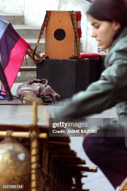 Leslie Patten is seen practicing on an instrument of African decent 30 October 2001 in Lima, Peru. ACOMPANA NOTA: Peruanos rinden culto al 'cajon',...