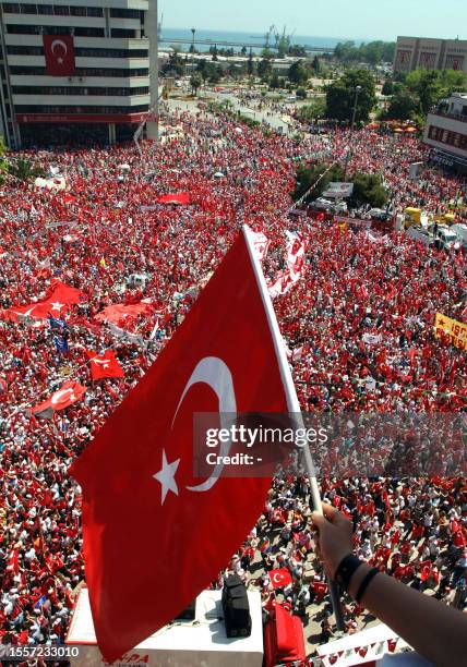 Ens of thousands of Turks rally 20 May 2007 in the northern city of Samsun, in the latest of a series of weekly pro-secular demonstrations against...