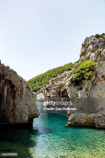stiniva cove on the island of vis, croatia - vis fotografías e imágenes de stock