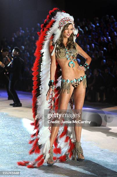 Model Karlie Kloss walks the runway during the 2012 Victoria's Secret Fashion Show at the Lexington Avenue Armory on November 7, 2012 in New York...