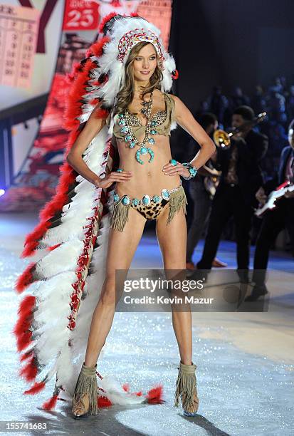 Model Karlie Kloss walks the runway during the 2012 Victoria's Secret Fashion Show at the Lexington Avenue Armory on November 7, 2012 in New York...