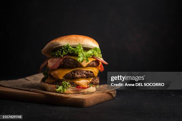 homemade cheeseburger with meat bacon salad cheese and ketchup - burger stock-fotos und bilder