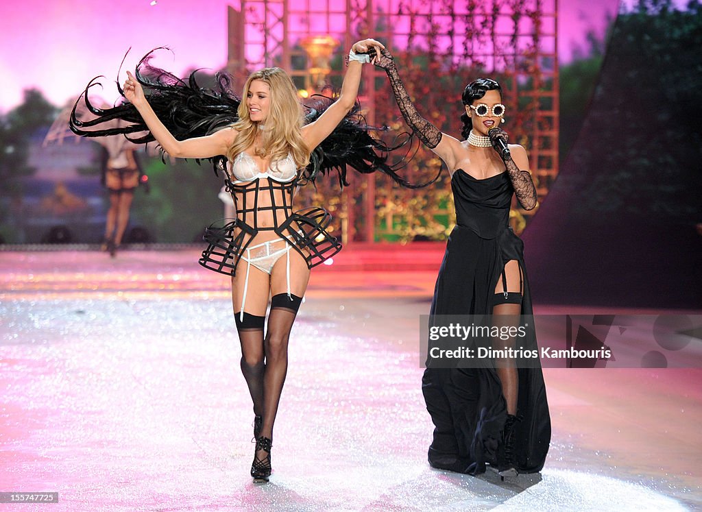 2012 Victoria's Secret Fashion Show - Performance