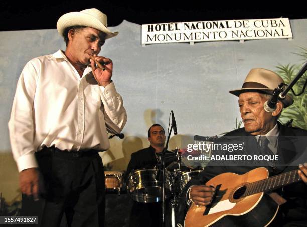 Photo taken in August 2002, of the singer Polo Montanez next to Cpmany Segundo. Polo suffered on 21 November 2002 a car accident and according to the...