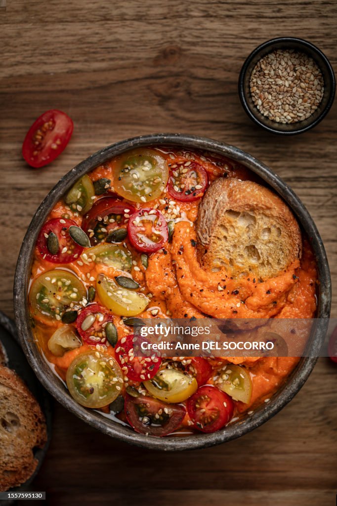 Tomato and pepper creamy dip sauce