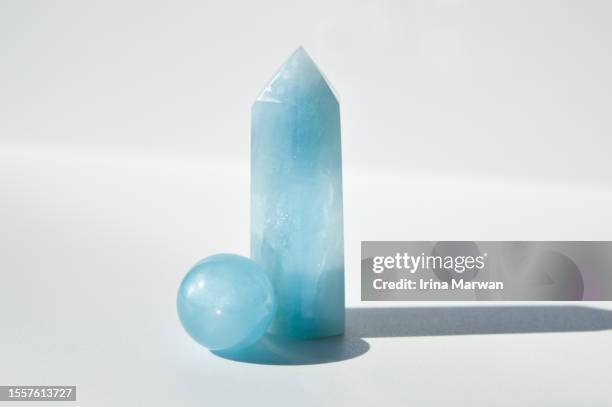 blue crystal collection aquamarine crystal - aquamarin edelstein stock-fotos und bilder