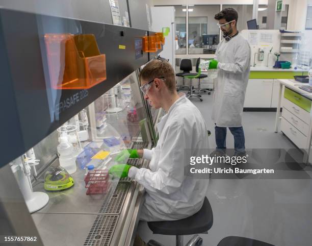 Scientists at work during a visit by Bettina Stark-Watzinger , Federal Minister for Education and Research, at the biotechnology company BioNTech SE...