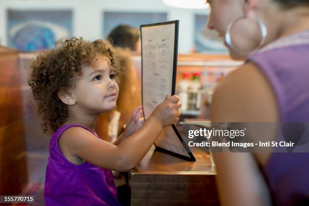 mother and daughter ordering in restaurant - kids menu photos et images de collection