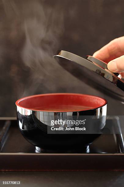 steaming bowl of miso soup - deksel stockfoto's en -beelden