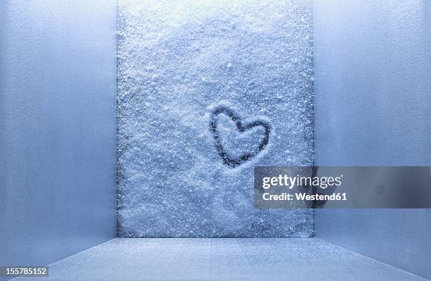 frozen heart shape in freezer - frys bildbanksfoton och bilder