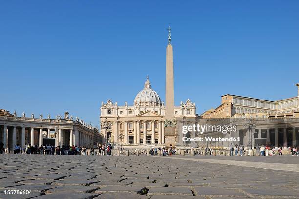 europe, italy, rome, view of st. peter's basilica and st. peter's square at vatican - basilica foto e immagini stock