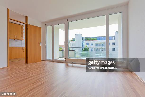 germany, baden-wuerttemberg, stuttgart, view of living room - ongemeubileerd stockfoto's en -beelden