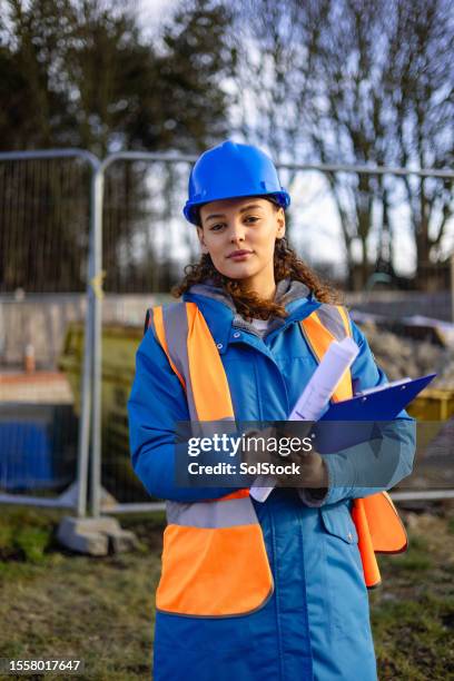 leader of the construction team - contractors clipboard stock pictures, royalty-free photos & images