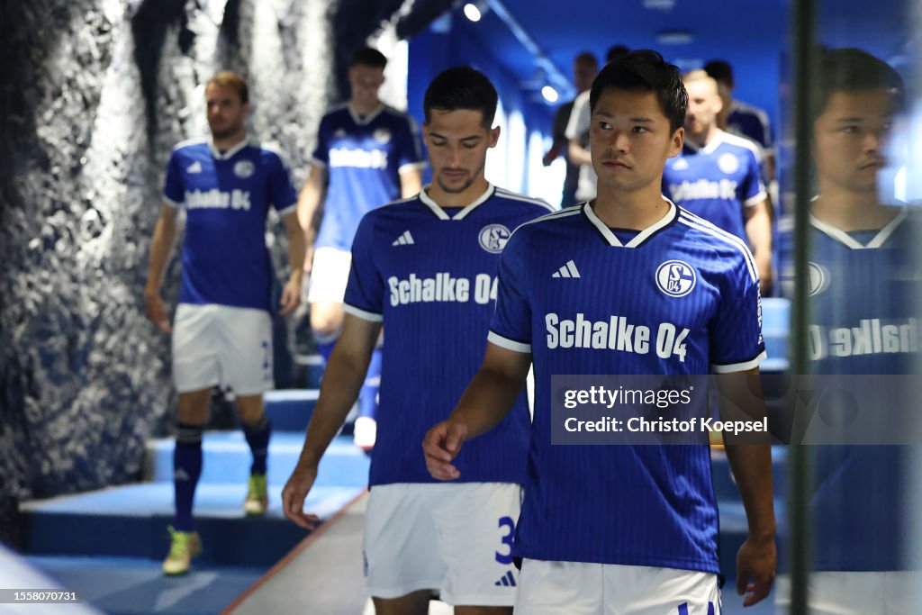 FC Schalke 04: Wahnsinn bei Ticket-Verkauf - S04-Fans sind wütend FC Schalke 04: Wahnsinn bei Ticket-Verkauf - S04-Fans sind wütend