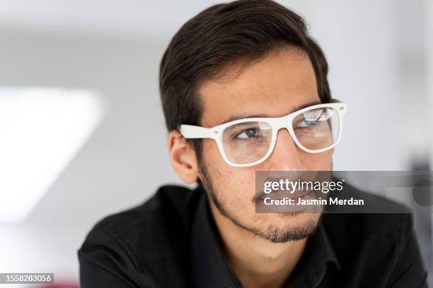 portrait businessman - horn rimmed glasses fotografías e imágenes de stock