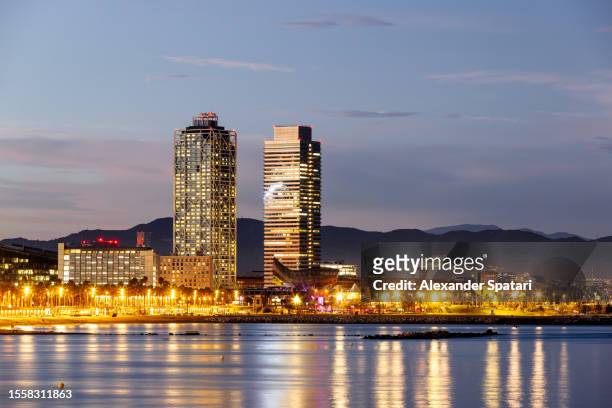illuminated barcelona skyline seen from the sea, catalonia, spain - barcelona night stockfoto's en -beelden