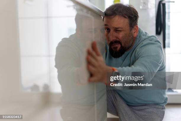 man checking level surface indoors - counter surface level stock pictures, royalty-free photos & images