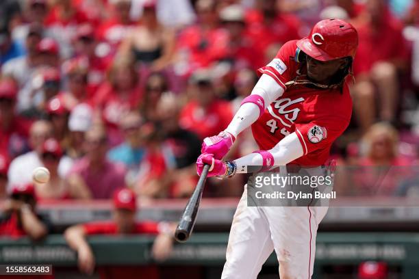 Elly De La Cruz of the Cincinnati Reds hits a single in the third inning against the San Francisco Giants at Great American Ball Park on July 20,...