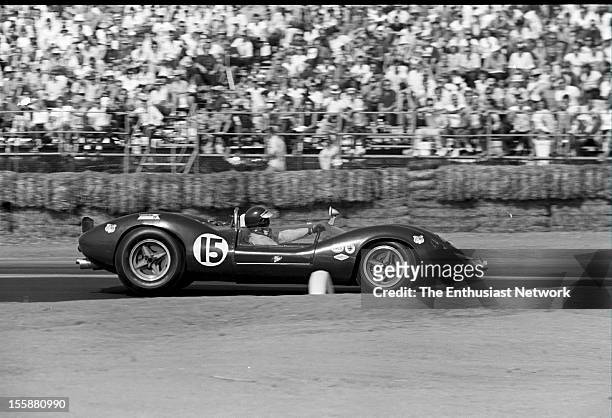 Times Grand Prix - Riverside. Jim Clark of Team Lotus driving a Ford powered Lotus 30 to a third place finish.