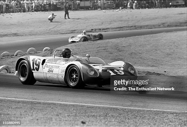 Times Grand Prix - Riverside. Dan Gurney driving his Ford powered Lotus 19B.