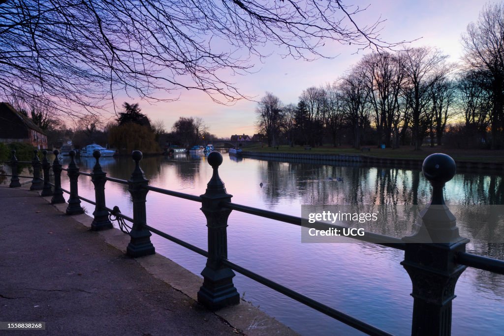 Luminous winter dusk over St Helens Wharf, Abingdon