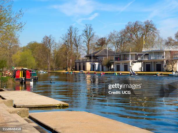 Houseboats and canoes on the Thames in Oxford, early spring morning.