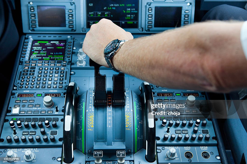 Cockpit de mothern commercial airplane.pilot de travail