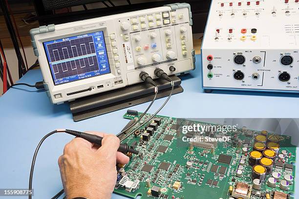 troubleshooting electronic circuit - oscilloscope stock pictures, royalty-free photos & images