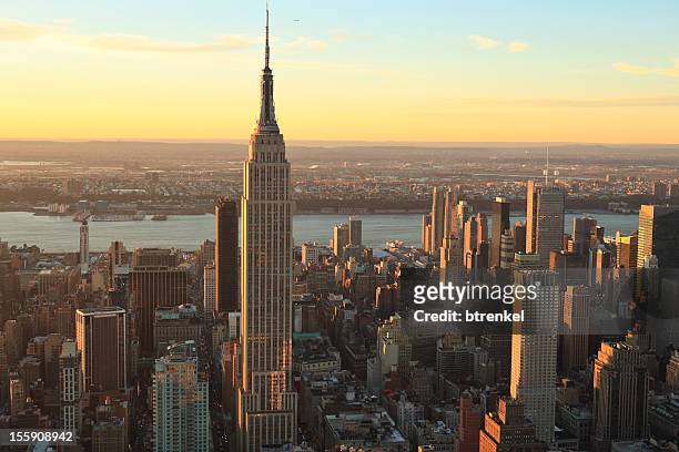 new york-mid-town - aerial view of mid town manhattan new york foto e immagini stock