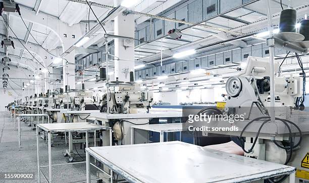 industrial sewing machines - factory stockfoto's en -beelden