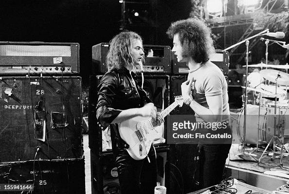 Deep Purple guitarist Ritchie Blackmore on the stage with a crew ...