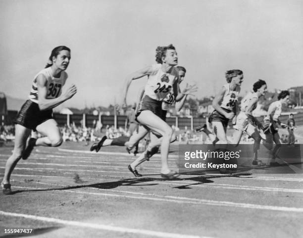 Australian athlete Marjorie Jackson during the first heat of the Women's 100 Yard Dash at the British Empire Games in Vancouver, Canada, 6th August...