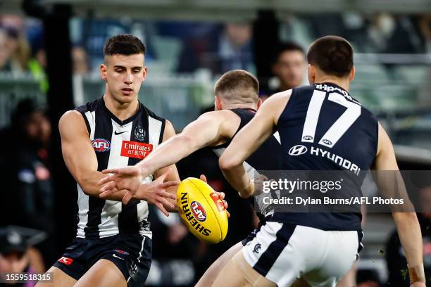 Nick Daicos of the Magpies in action during the 2023 AFL Round 20 match between the Collingwood Magpies and the Carlton Blues at The Melbourne...