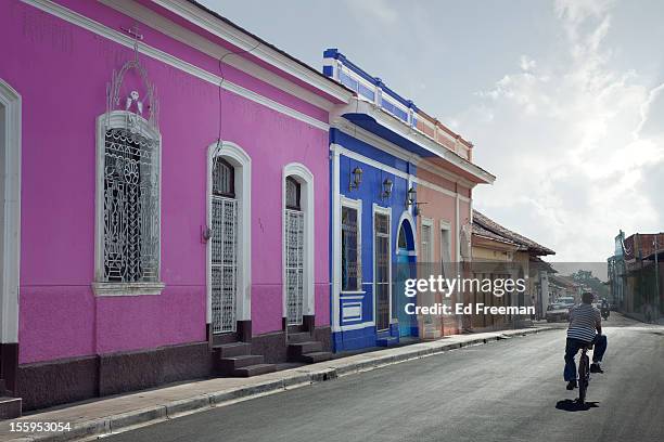 side street, granada, nicaragua - nicaragua 個照片及圖片檔