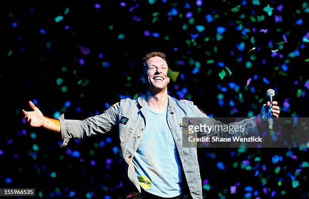 Chris Martin of Coldplay performs for fans on November 10, 2012 in Auckland, New Zealand.