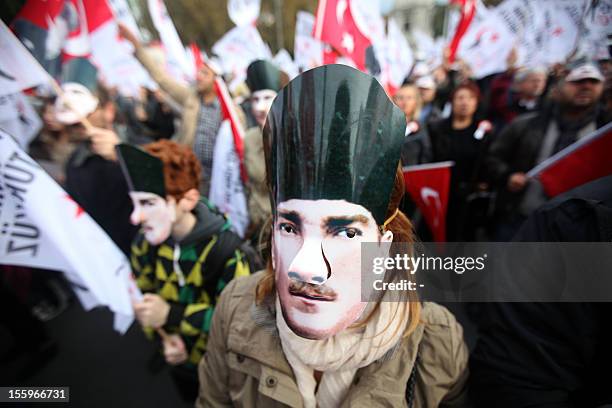 Turkish Mask 327 Atatürk Mask Stock Photos, High-Res Pictures, and Images - Getty Images