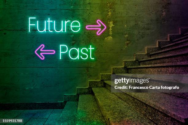 concept of progress and regression - vergangenheit stock-fotos und bilder