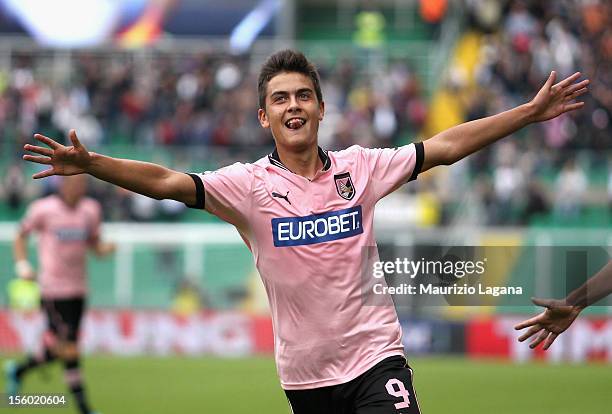 Paulo Dybala of Palermo celebrates after scoring his team's second goal during the Serie A match between US Citta di Palermo and UC Sampdoria at...