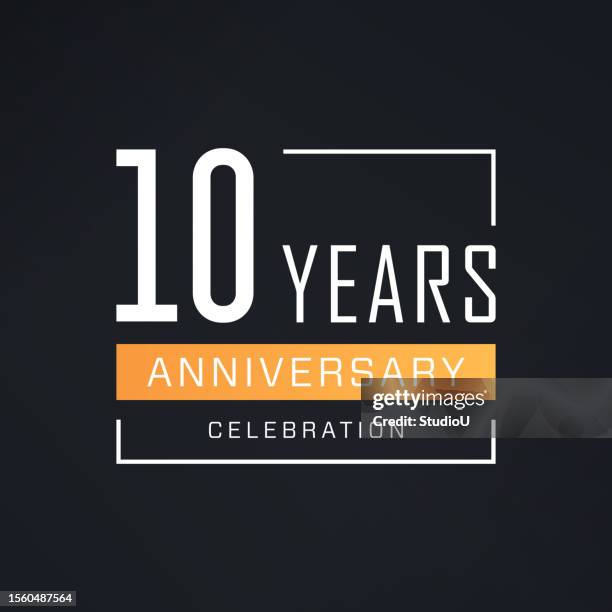 ilustraciones, imágenes clip art, dibujos animados e iconos de stock de diez años de aniversario. banner de celebración de 10 años. - 10° aniversario