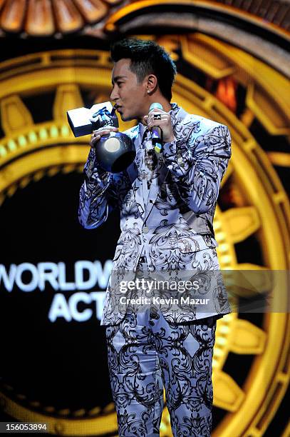 Han Geng accepts the award for Best Worldwide Act during the MTV EMA's 2012 at Festhalle Frankfurt on November 11, 2012 in Frankfurt am Main, Germany.