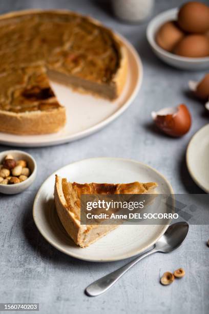 traditional french custard tart sweet dessert cuisine hazelnuts flan - pudim-de-leite imagens e fotografias de stock