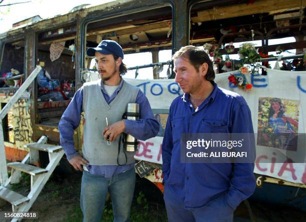 Los camioneros Miguel Piris y Sergio Bonder visitan el omnibus en el cual murio Gilda, y que se encuentra cerca del santuario que fue levantado en su...