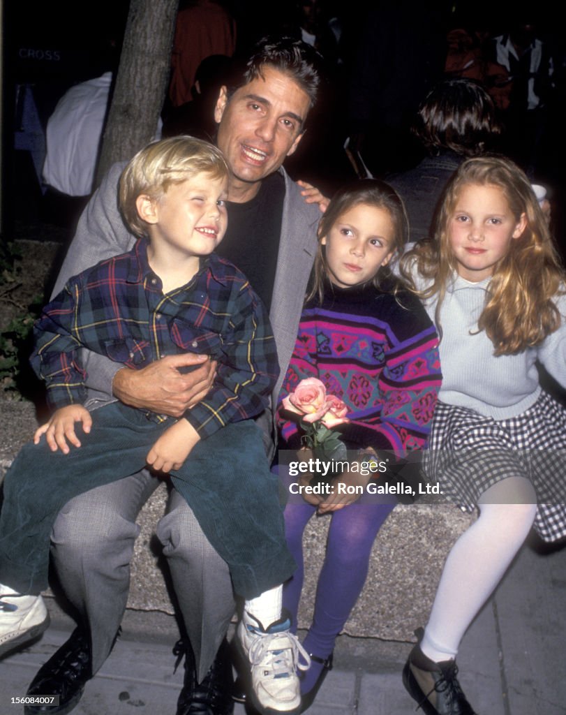 Actor Chris Sarandon and children Michael Sarandon, Alexis Sarandon,... News Photo - Getty Images Actor Chris Sarandon and children Michael Sarandon, Alexis Sarandon,... News Photo - Getty Images