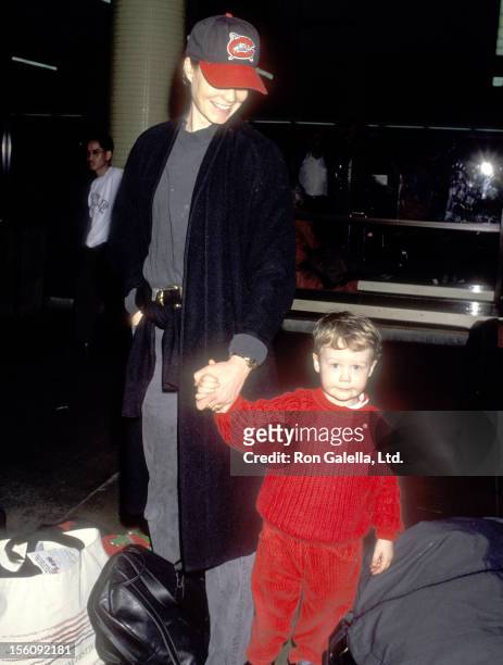 Actress Suzy Amis and son Jasper Robards on March 24, 1993 arriving at the Los Angeles International Airport in Los Angeles, California.