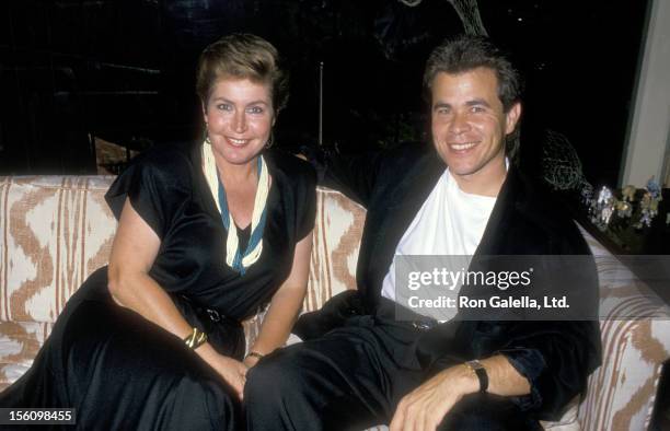 Milton Reddy 875 Helen Reddy Photos Stock Photos, High-Res Pictures, and Images ...