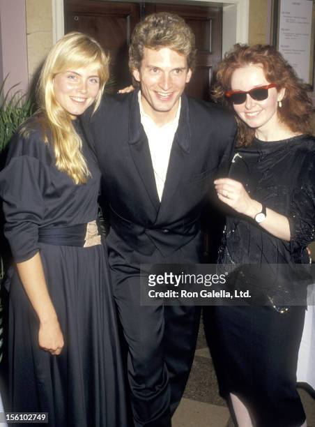 Model Kim Alexis, Actor Rex Smith, and Actress Kate Burton attend the Roundabout Theatre Company's Annual Gourmet Gala on May 11, 1987 at Roundabout...